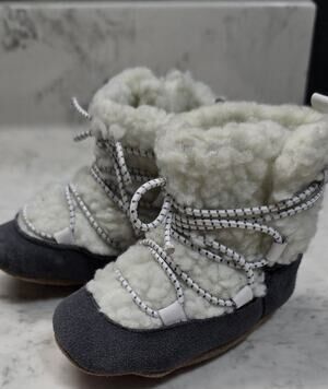Robeez Faux-fur/lace up/winter boots/Charcoal sherpa/ size 1